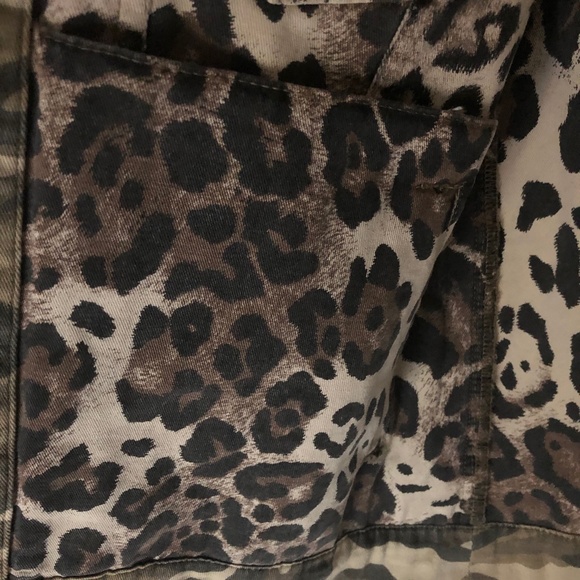 M.N.I Los Angelos Camo Jean Jacket. NWT Size Small - Picture 9 of 9